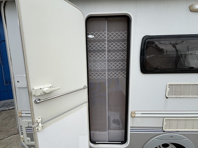 キャンピングカートレーラー