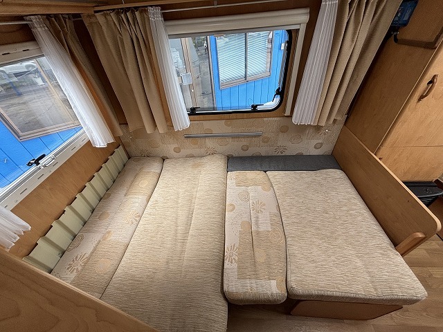 キャンピングカートレーラー