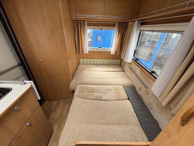 キャンピングカートレーラー