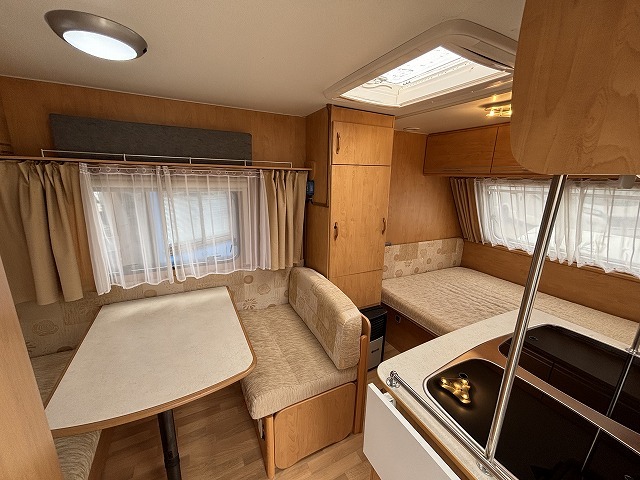 キャンピングカートレーラー