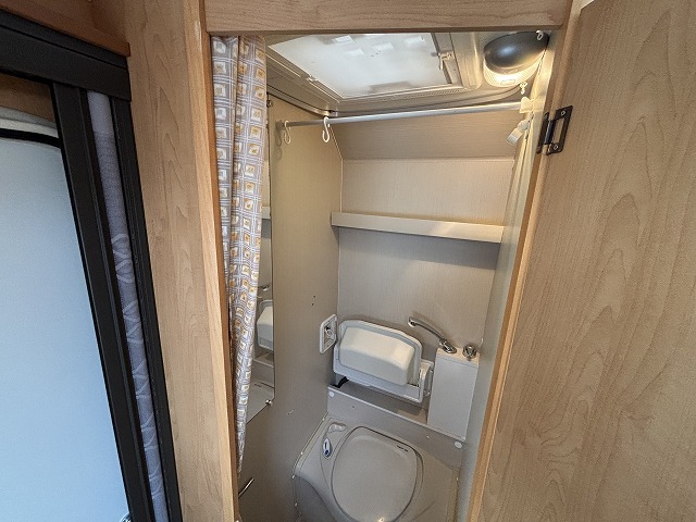 キャンピングカートレーラー