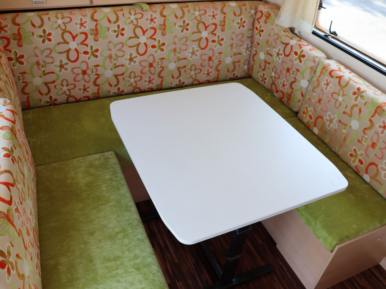 キャンピングカートレーラー