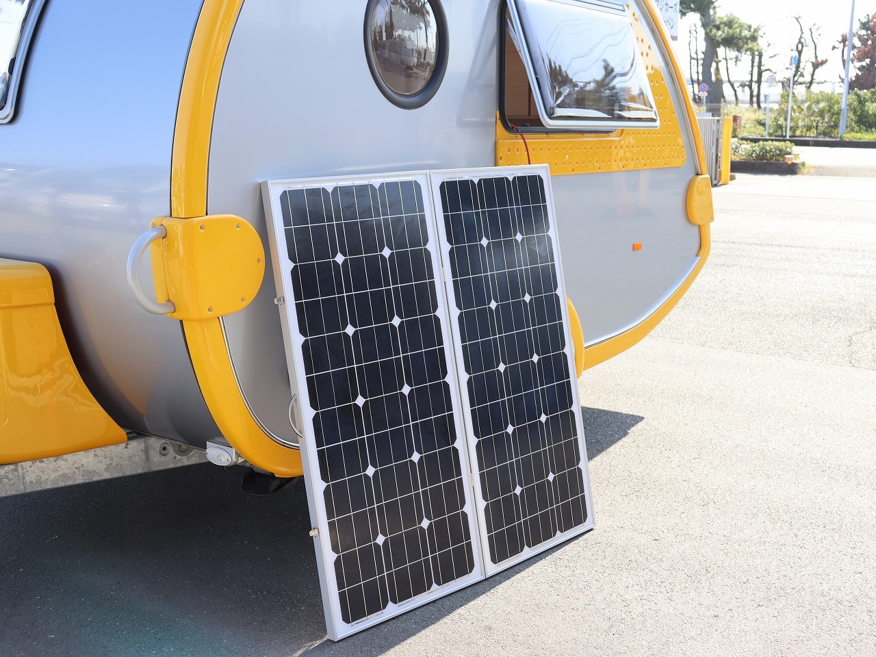 キャンピングカートレーラー