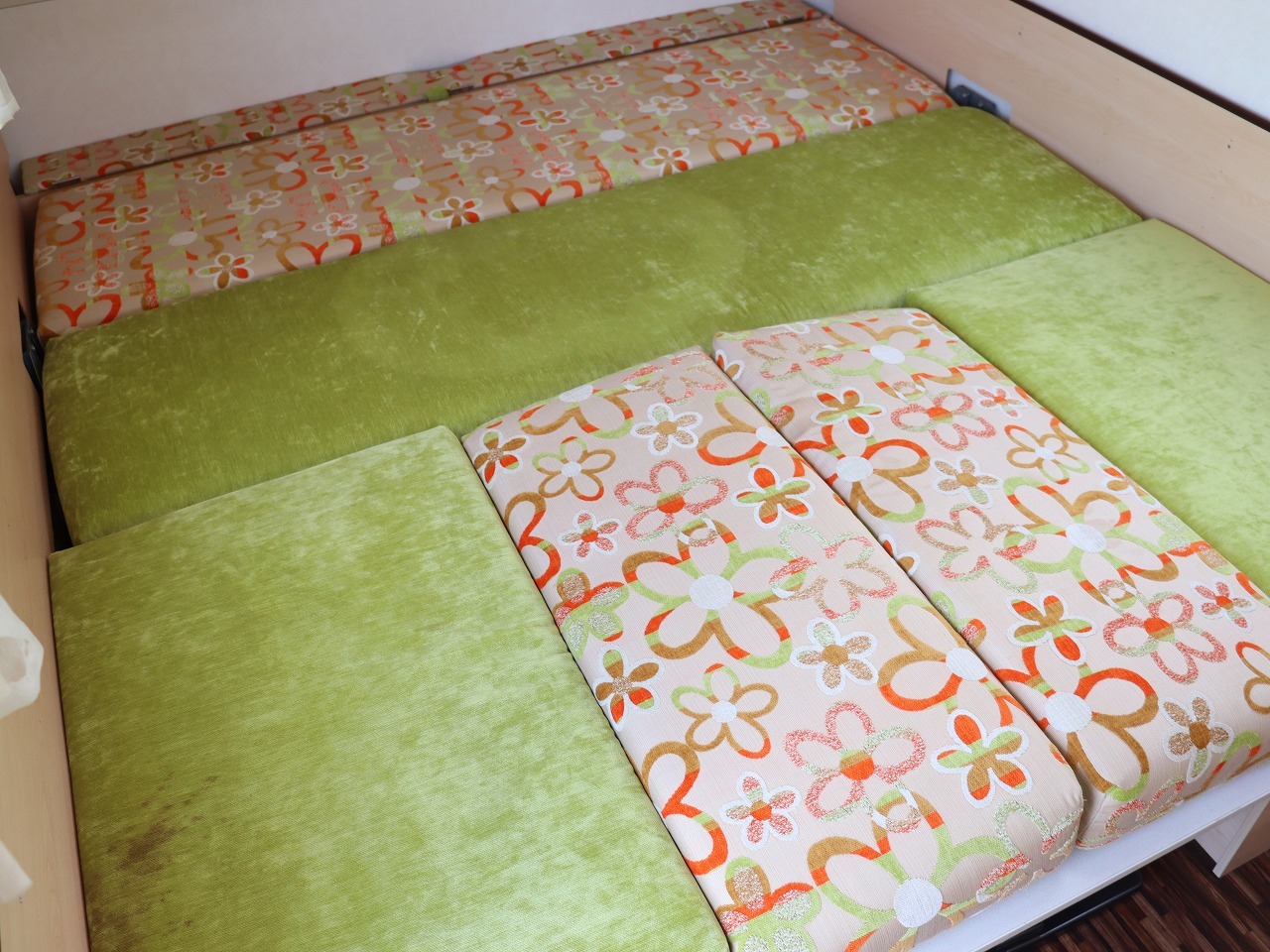 キャンピングカートレーラー