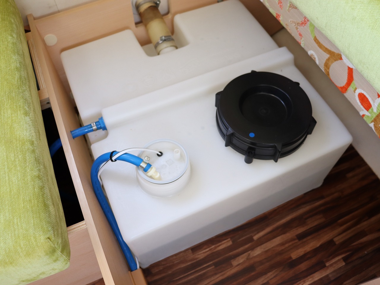 キャンピングカートレーラー