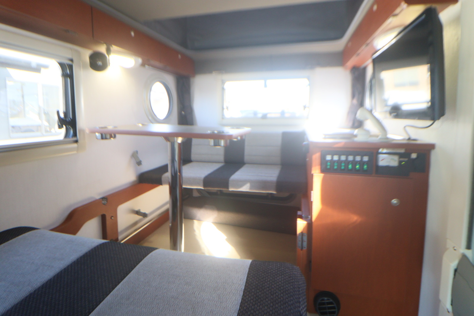 キャンピングカー軽キャンパー