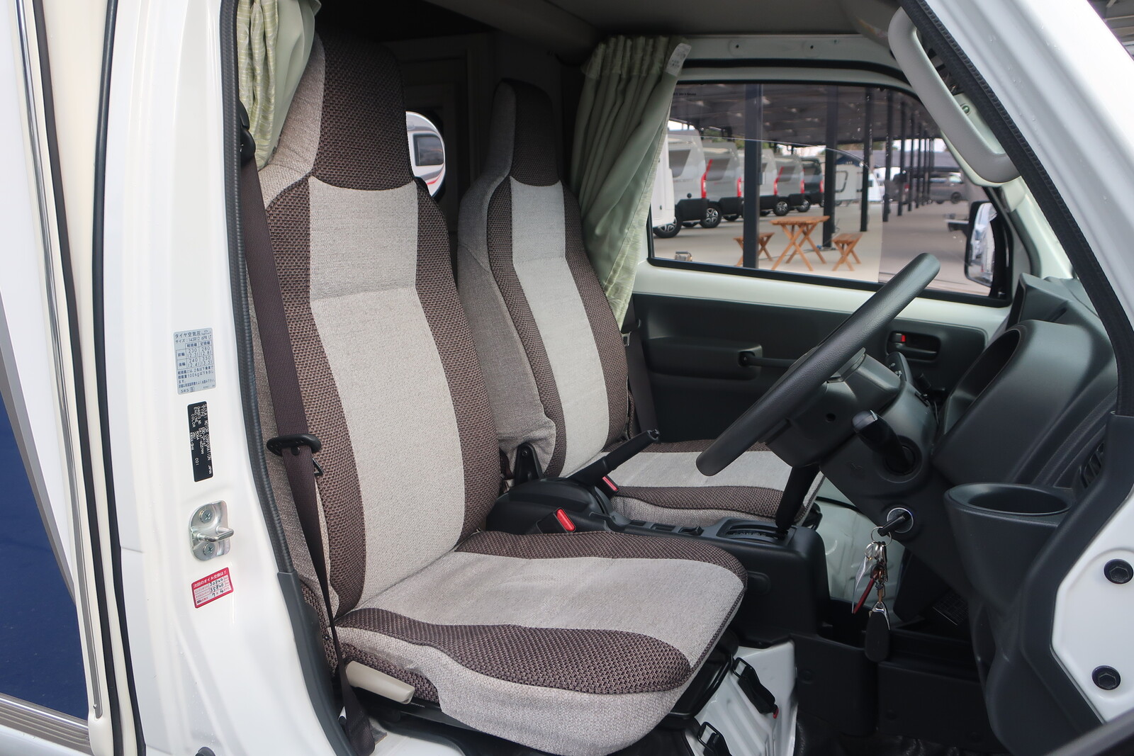 キャンピングカー軽キャンパー