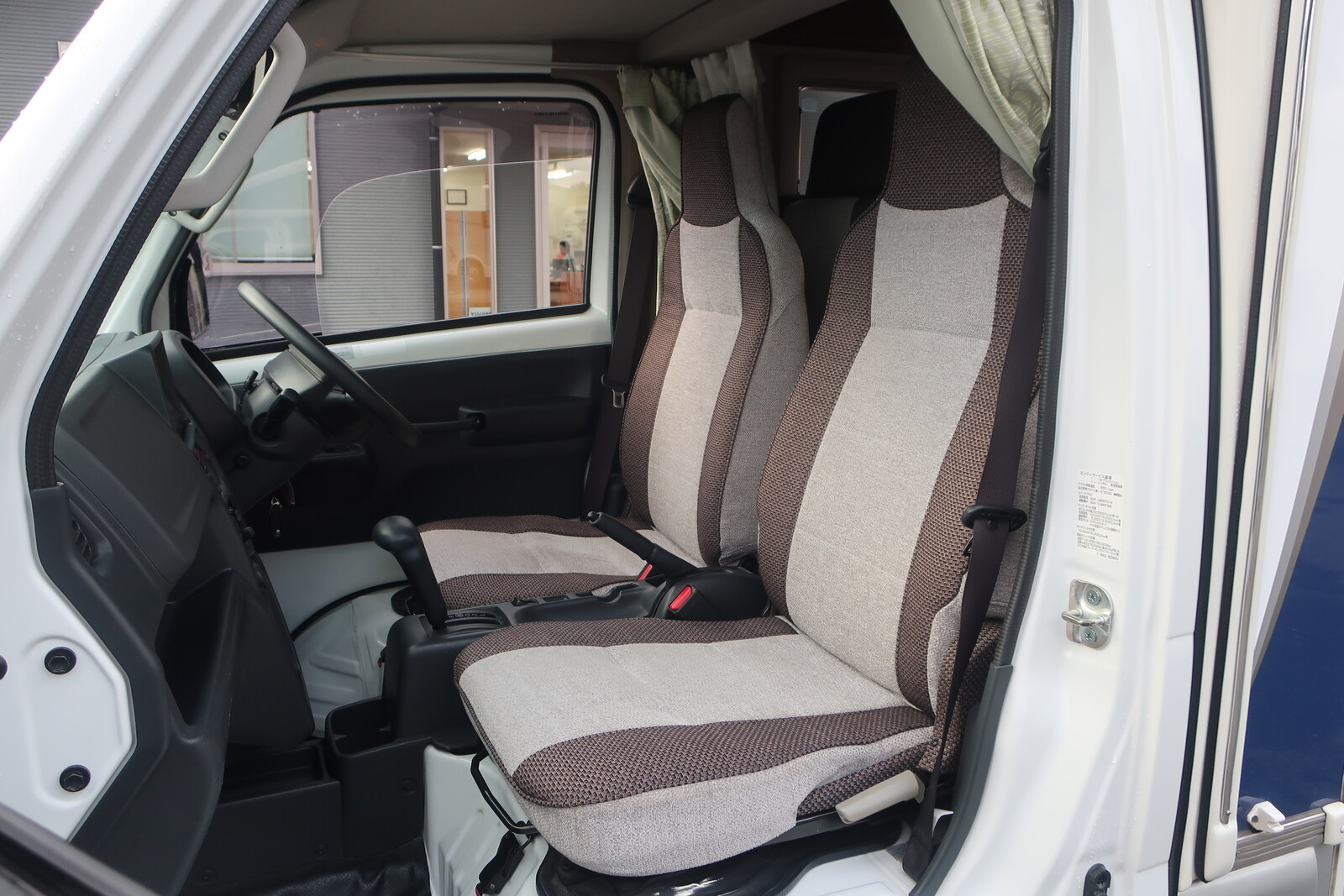 キャンピングカー軽キャンパー