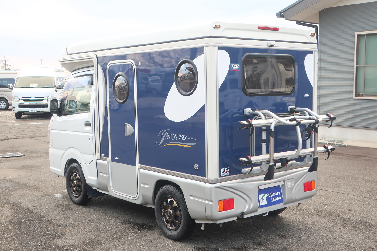 キャンピングカー軽キャンパー