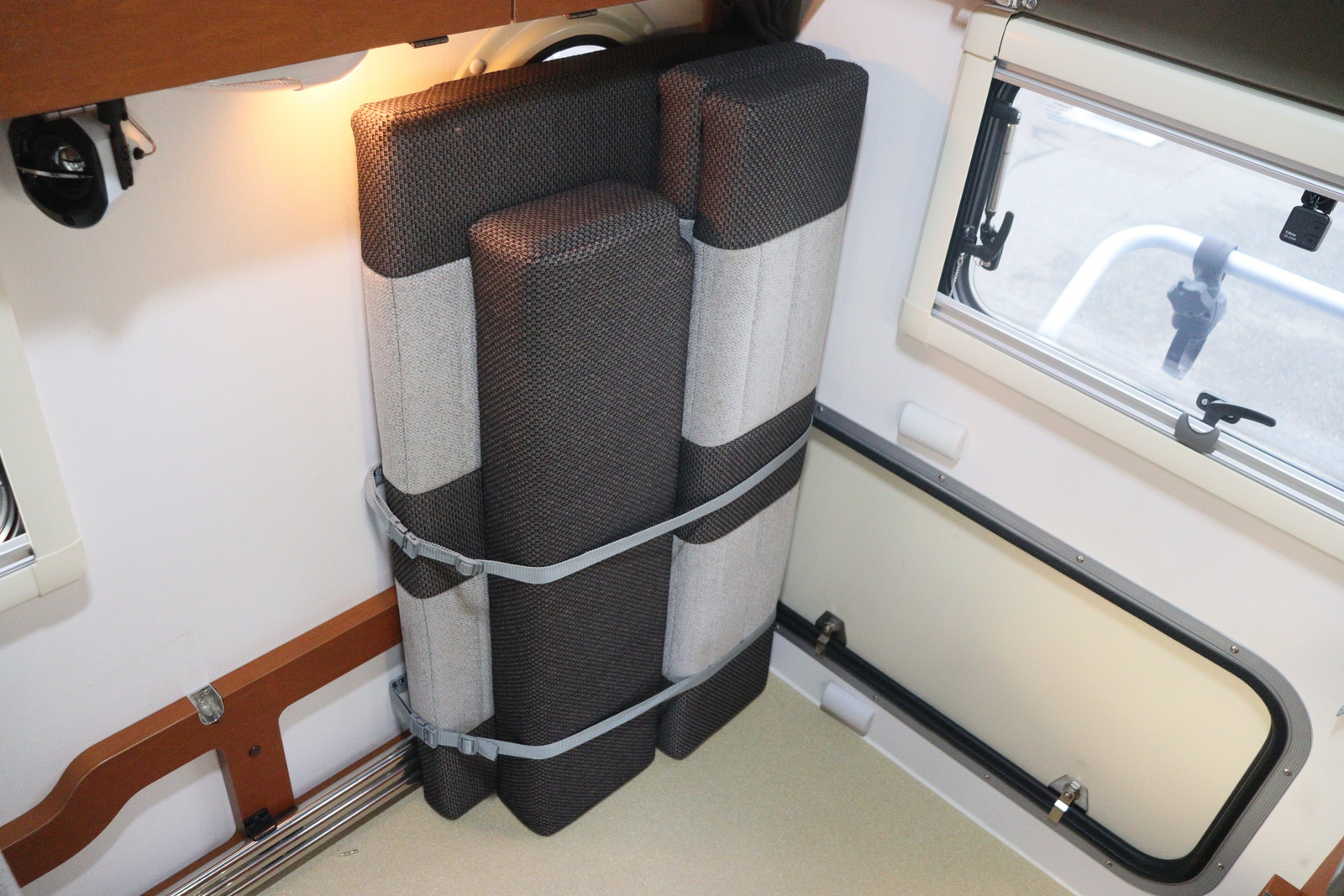 キャンピングカー軽キャンパー