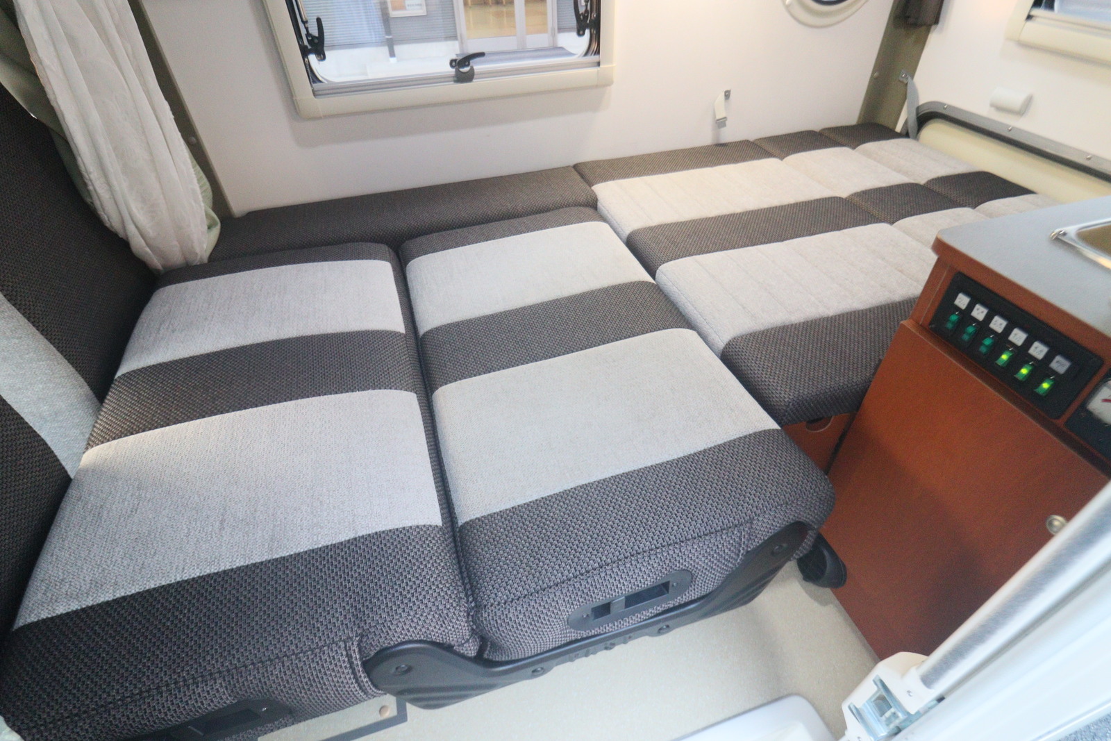 キャンピングカー軽キャンパー