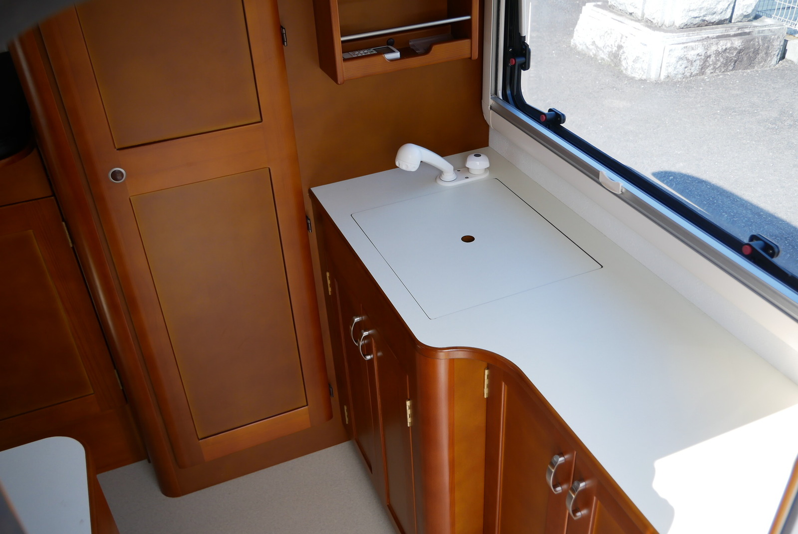 キャンピングカートレーラー