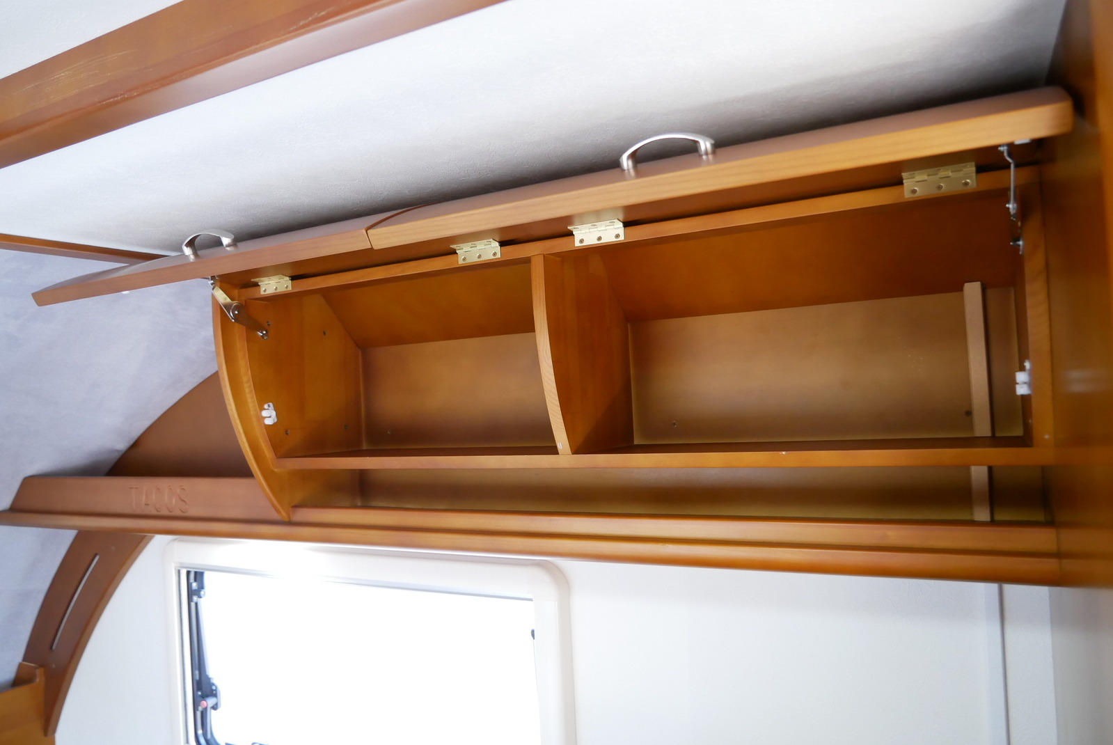 キャンピングカートレーラー