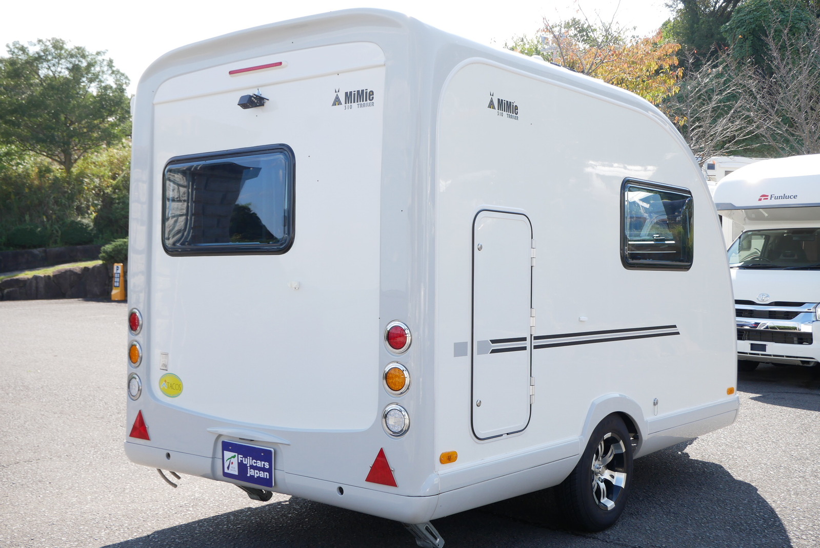 キャンピングカートレーラー