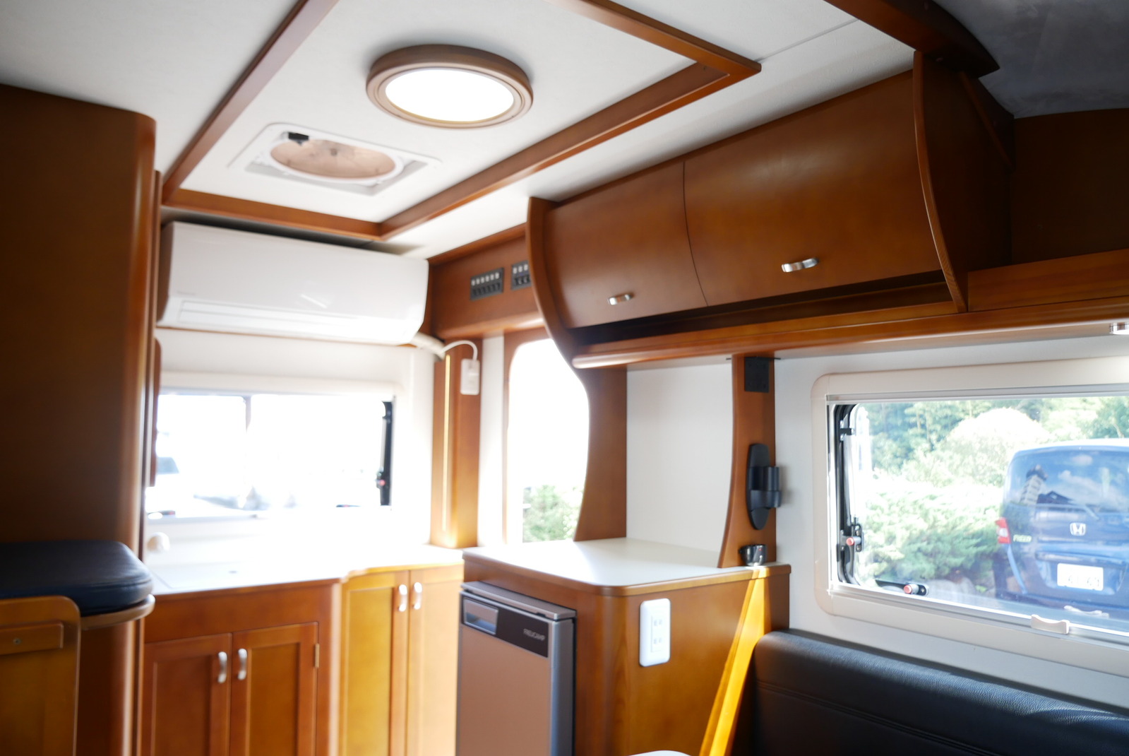 キャンピングカートレーラー