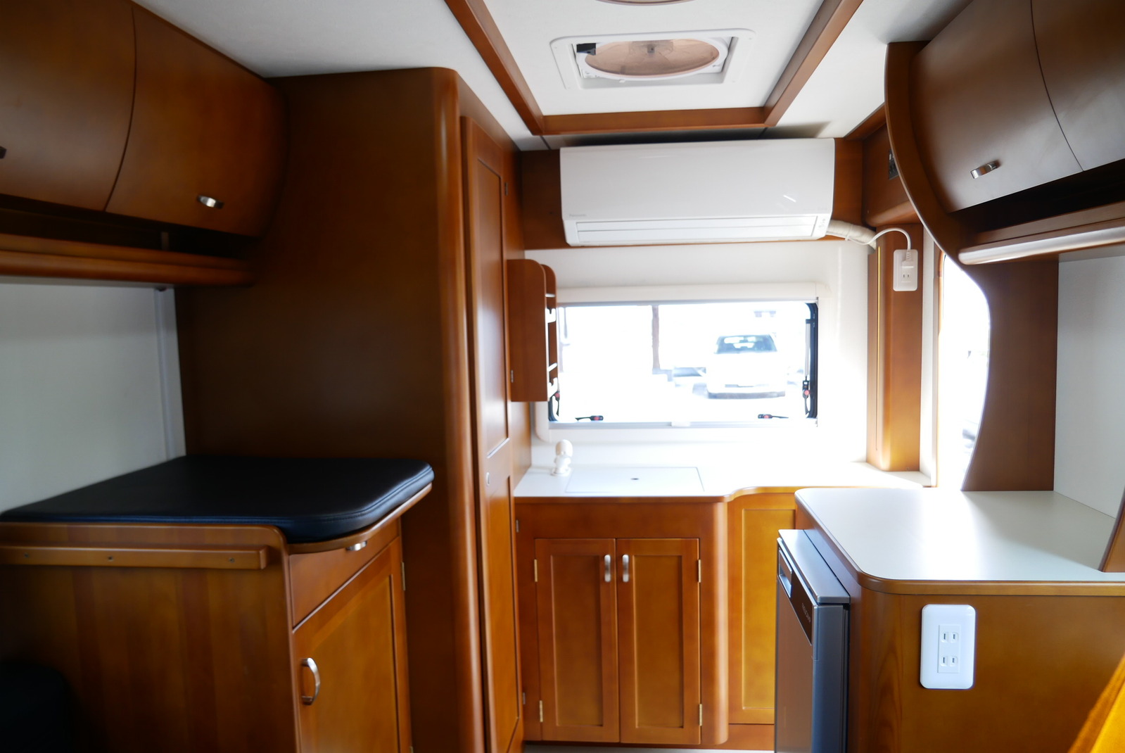 キャンピングカートレーラー