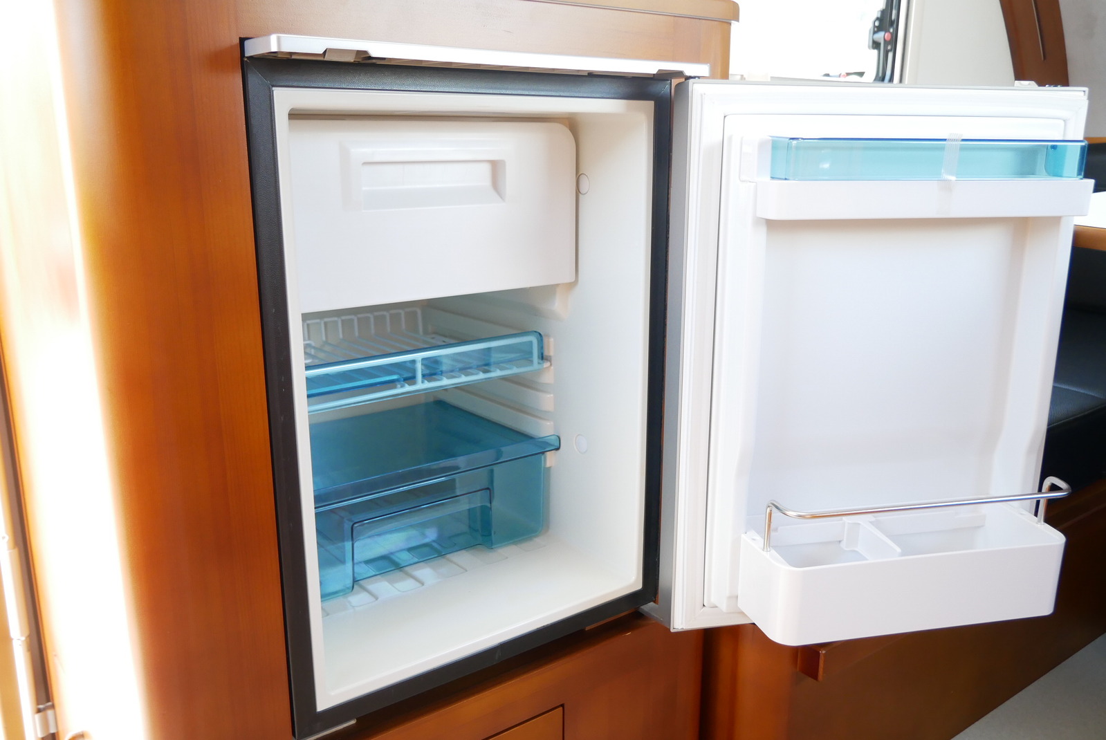 キャンピングカートレーラー