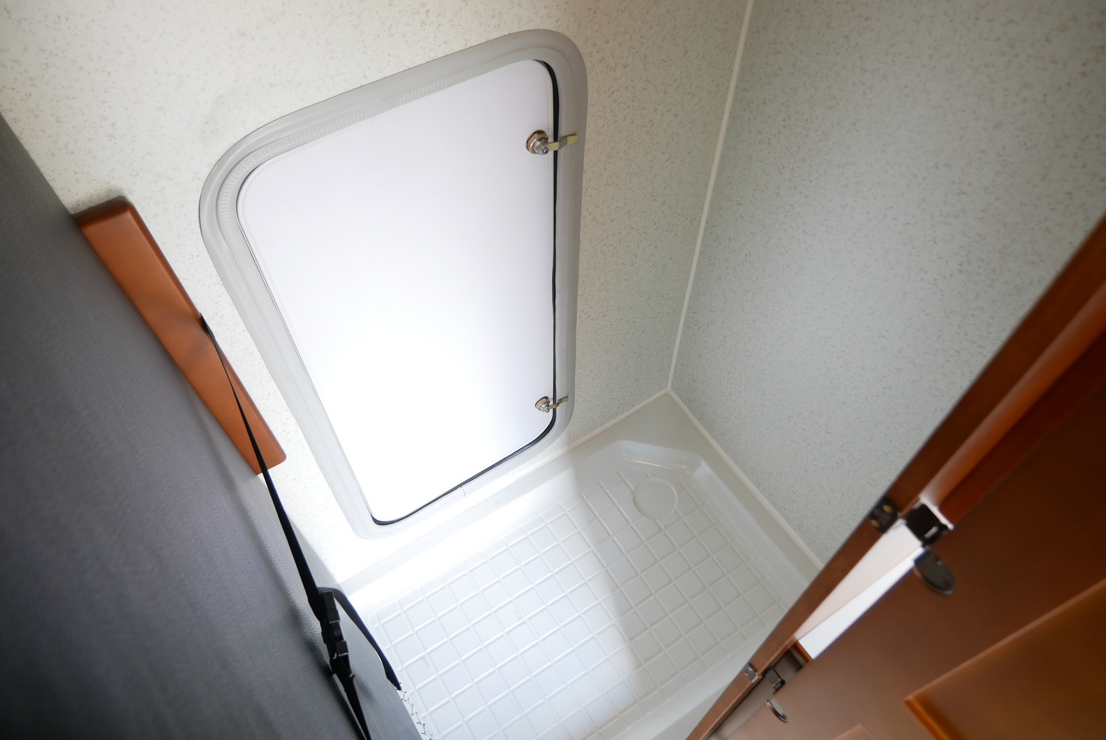 キャンピングカートレーラー