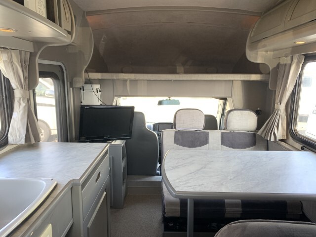 キャンピングカーキャブコン