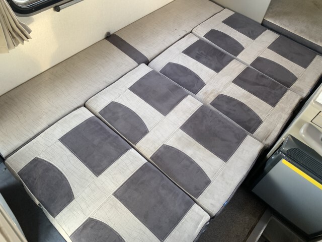 キャンピングカーキャブコン