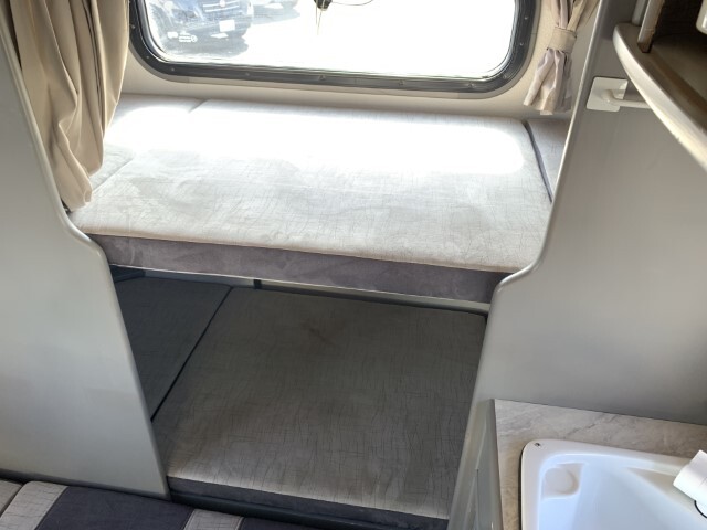 キャンピングカーキャブコン