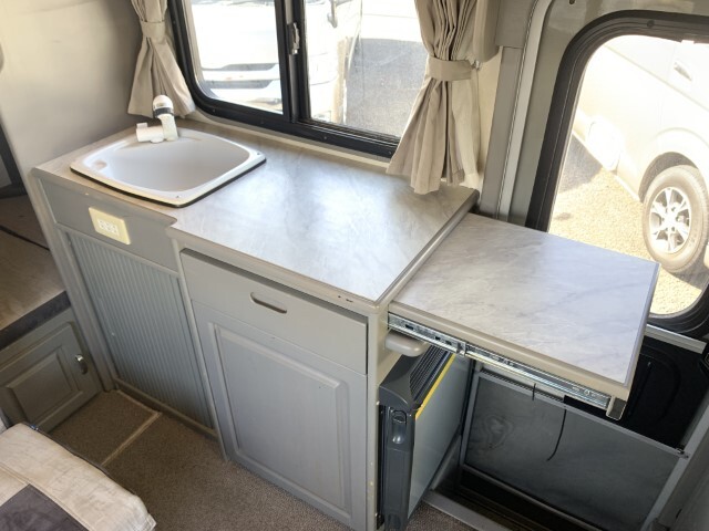 キャンピングカーキャブコン