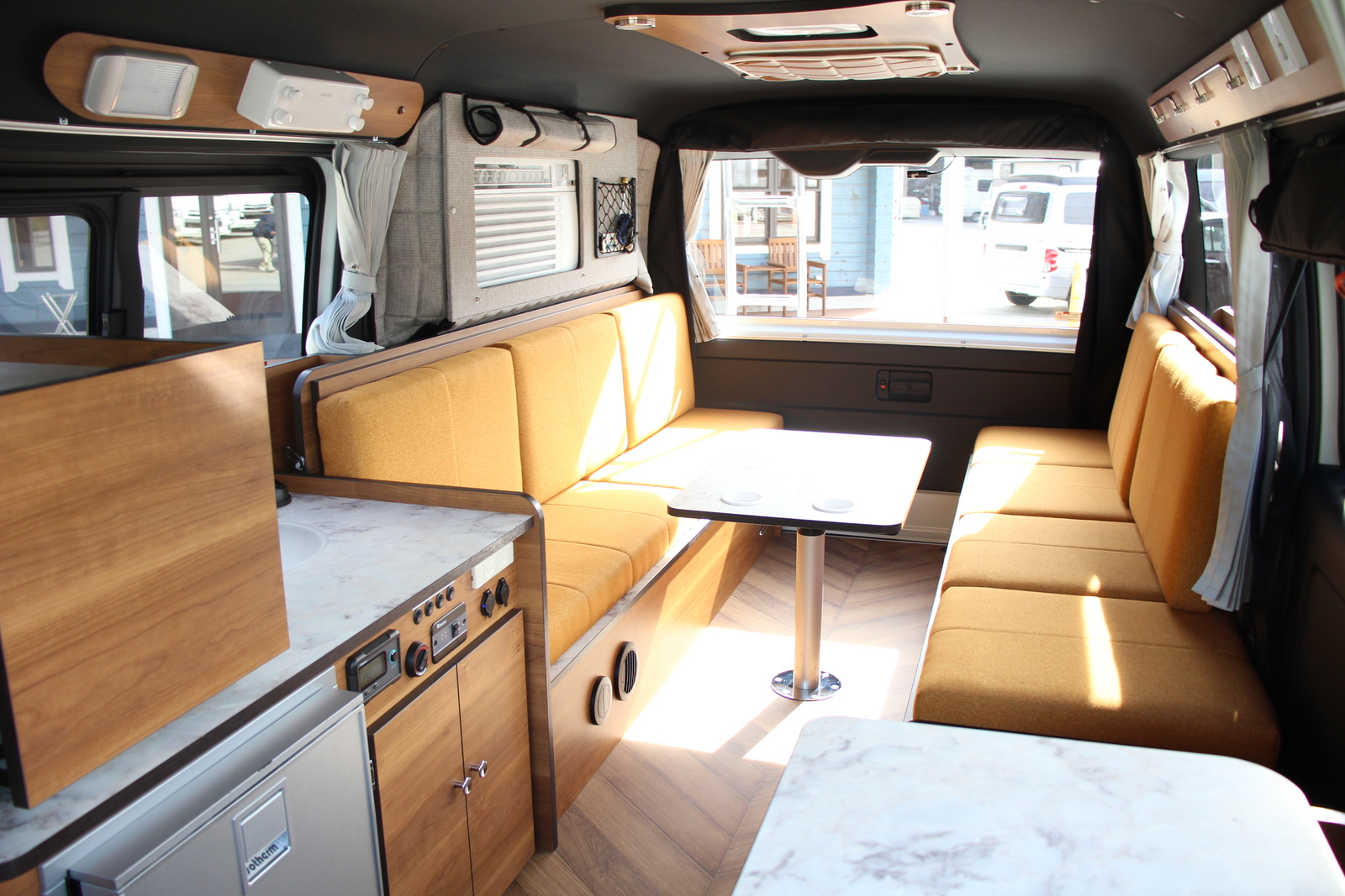 キャンピングカーバンコン