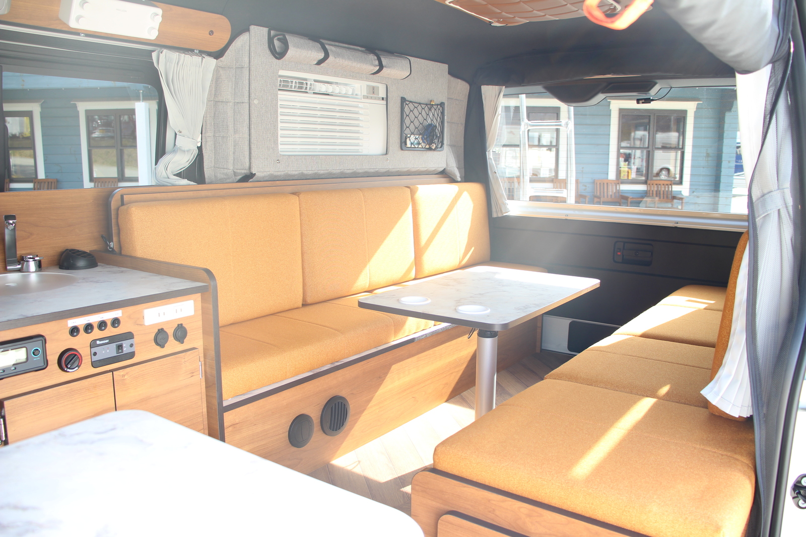 キャンピングカーバンコン