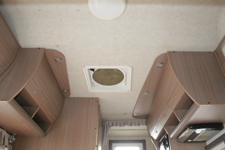 キャンピングカーキャブコン