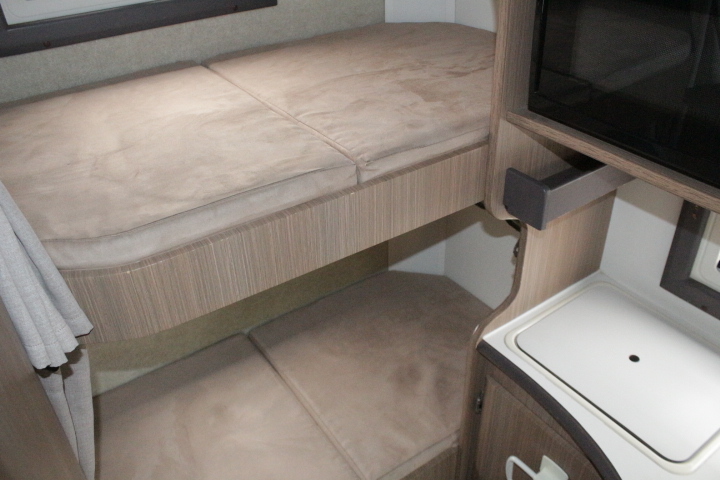 キャンピングカーキャブコン