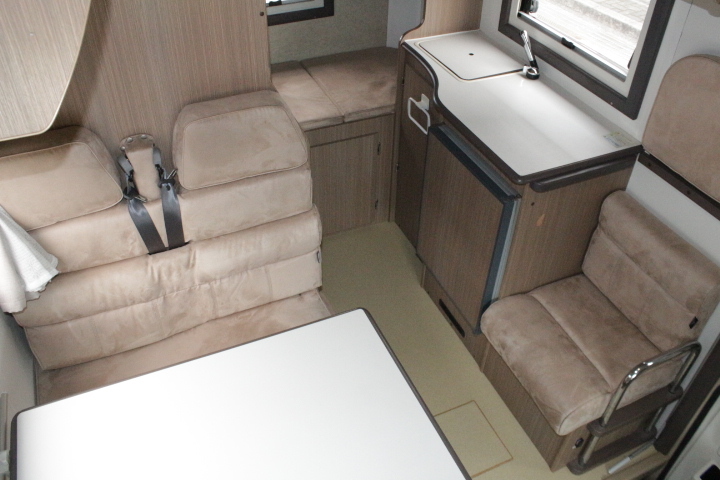 キャンピングカーキャブコン