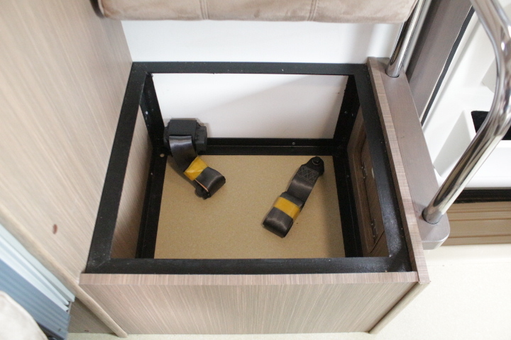 キャンピングカーキャブコン