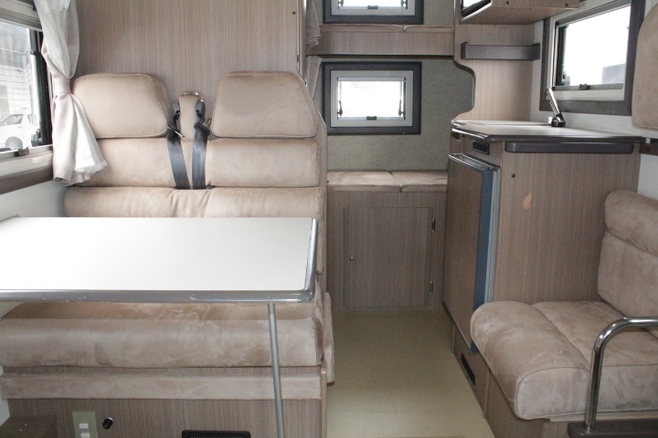 キャンピングカーキャブコン