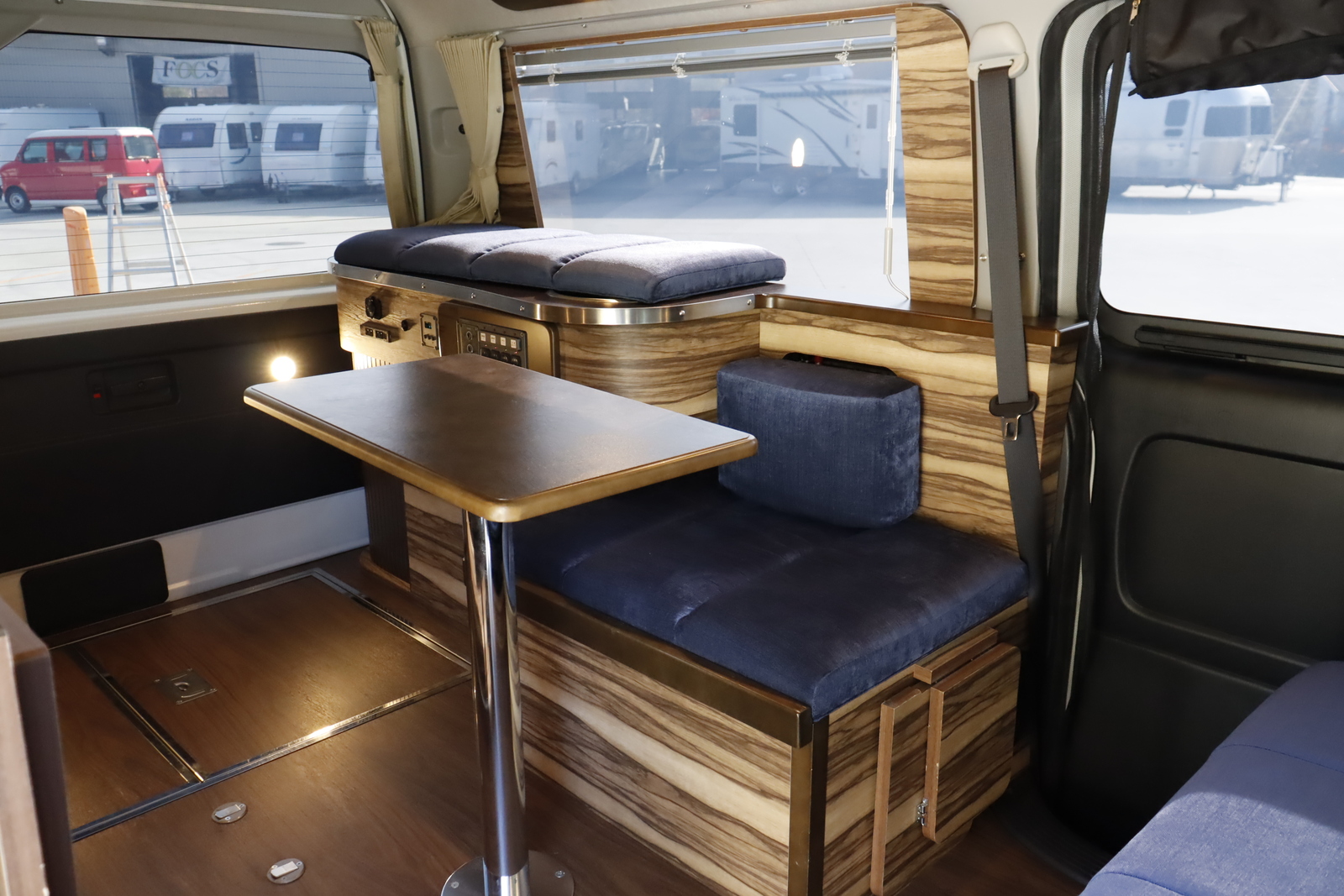 キャンピングカーバンコン