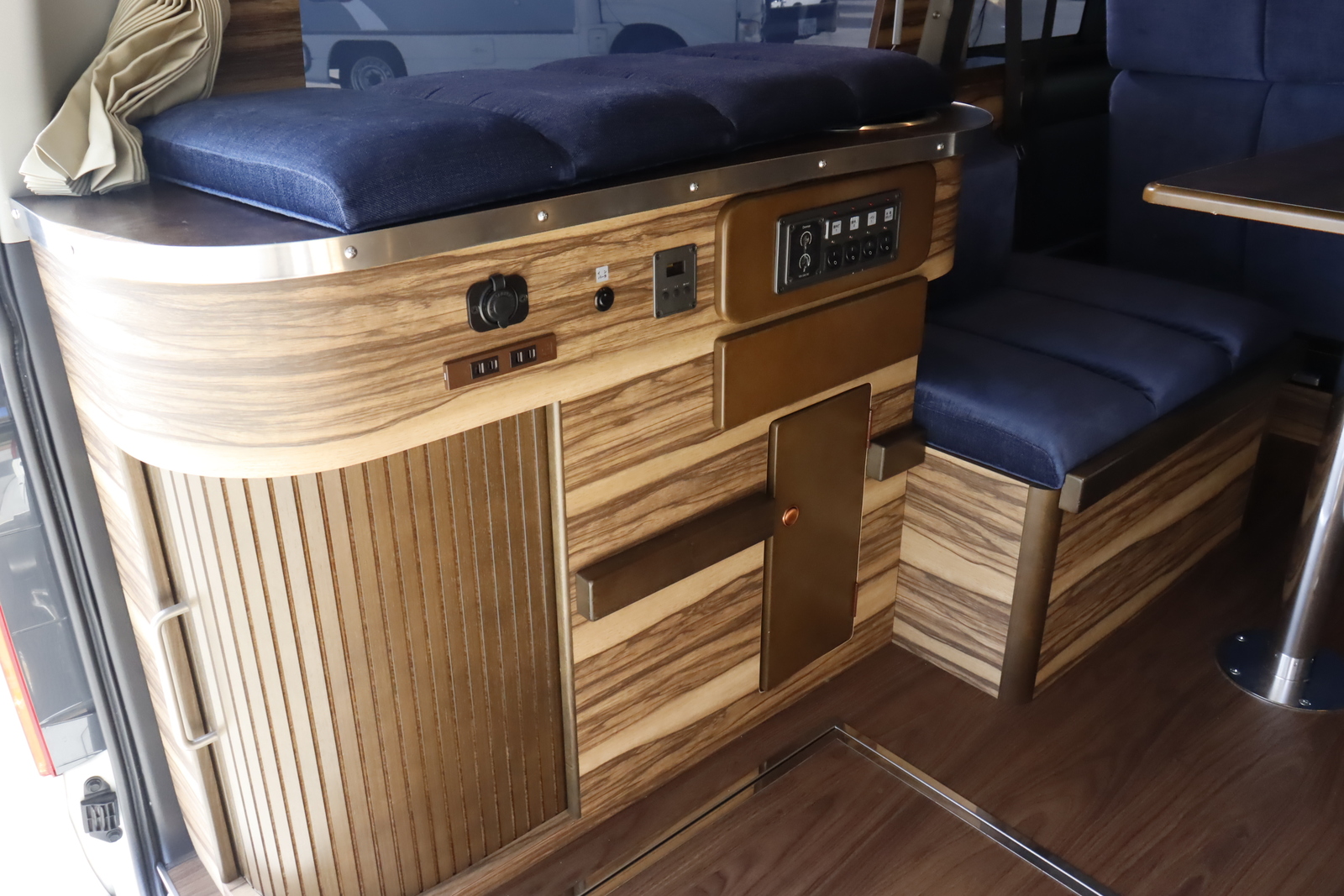 キャンピングカーバンコン