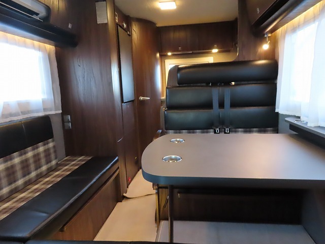 キャンピングカーキャブコン