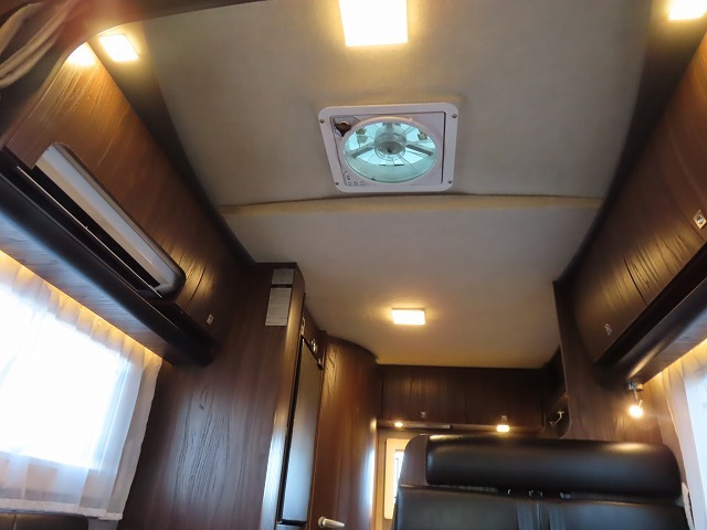 キャンピングカーキャブコン