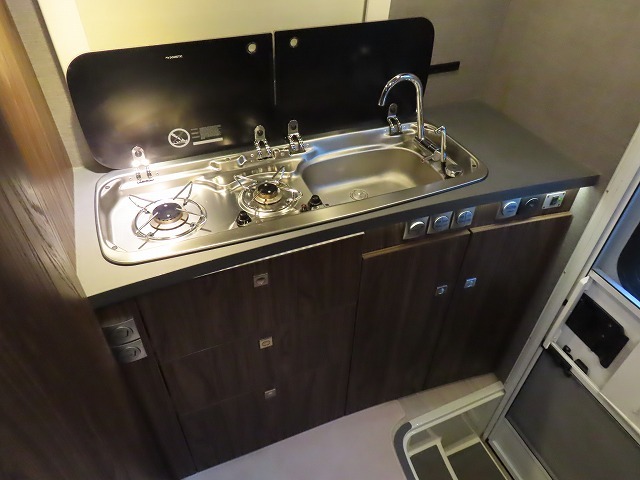 キャンピングカーキャブコン