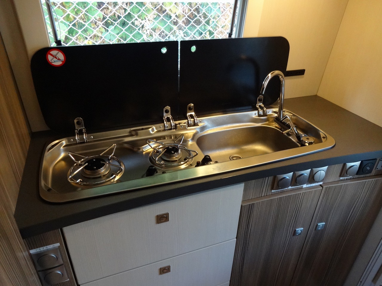 キャンピングカーキャブコン