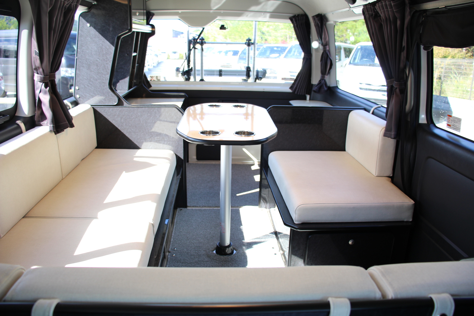 キャンピングカーバンコン