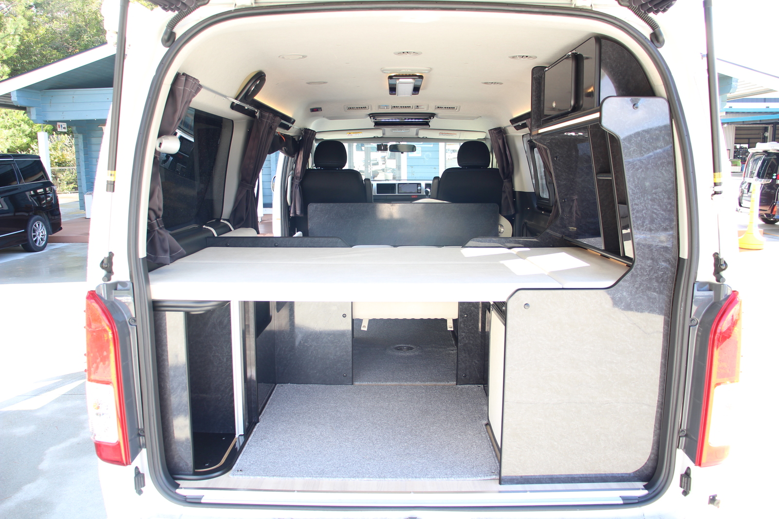 キャンピングカーバンコン