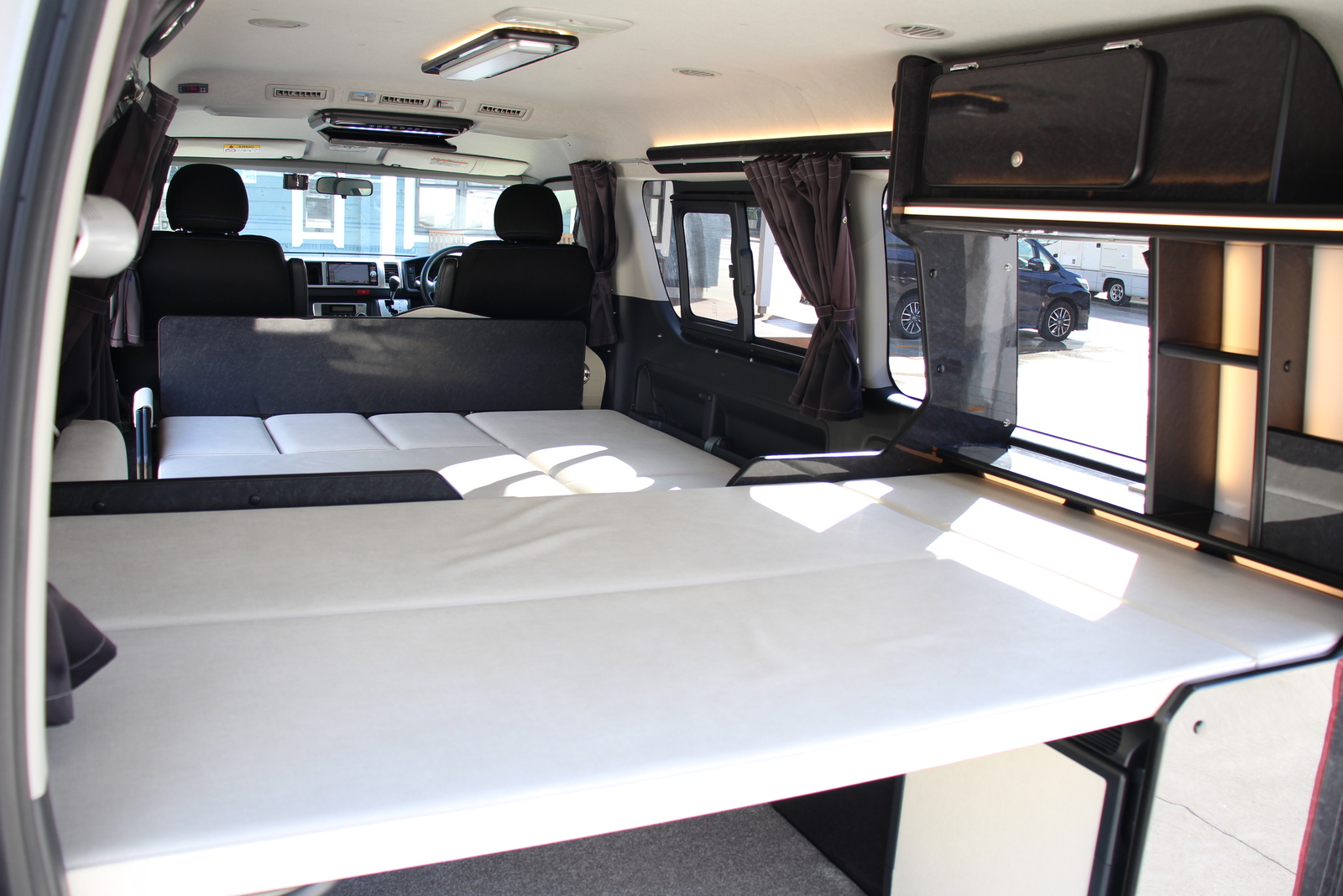 キャンピングカーバンコン