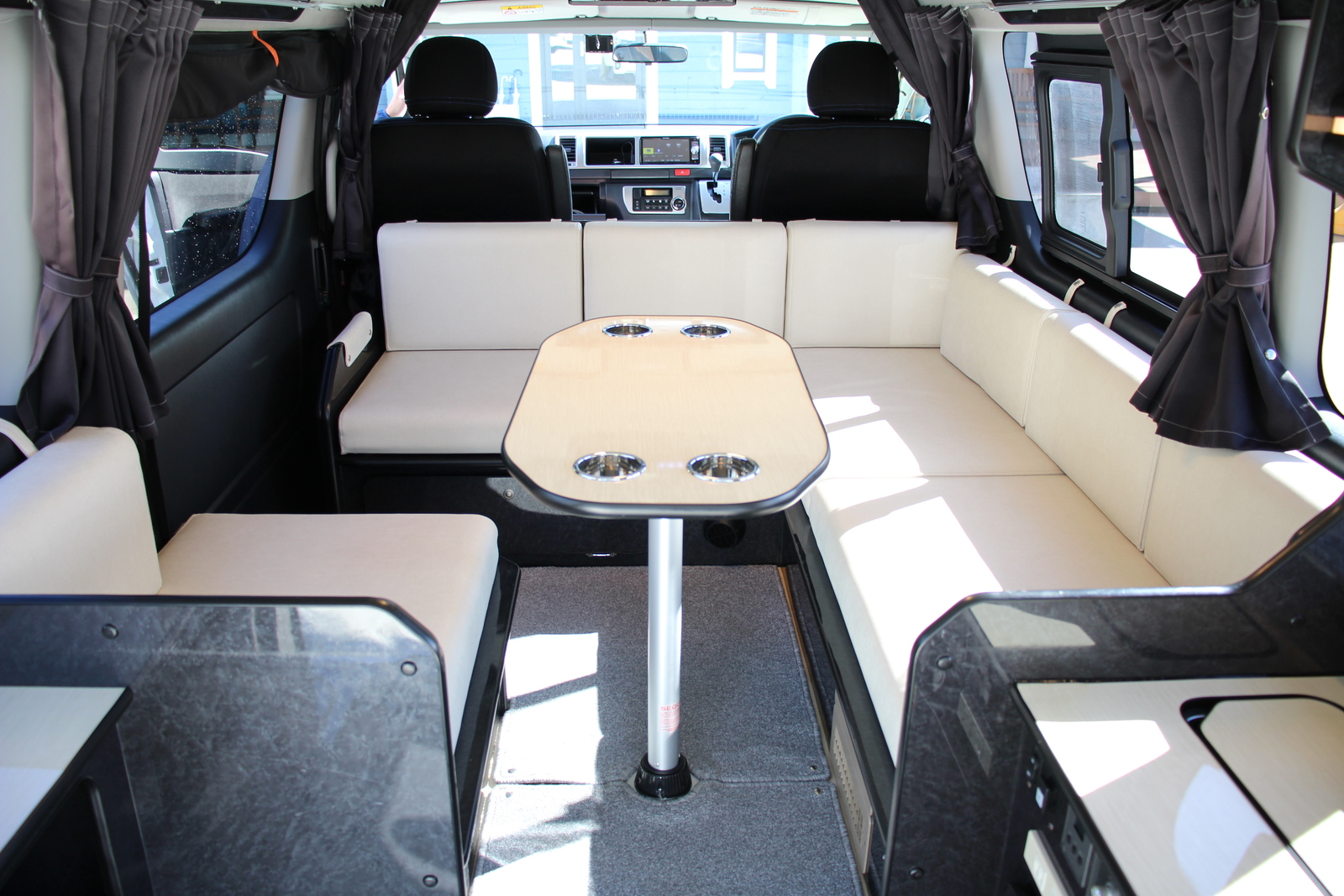 キャンピングカーバンコン