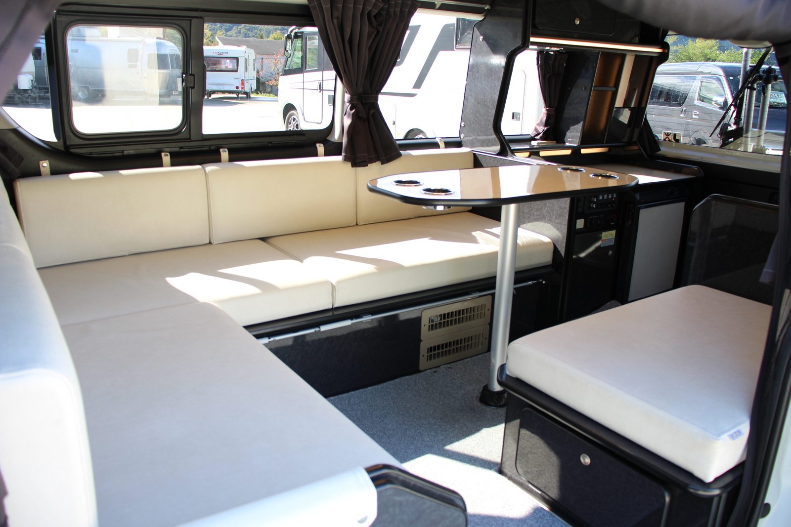 キャンピングカーバンコン