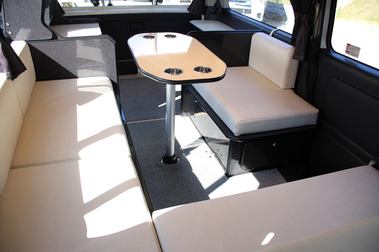 キャンピングカーバンコン