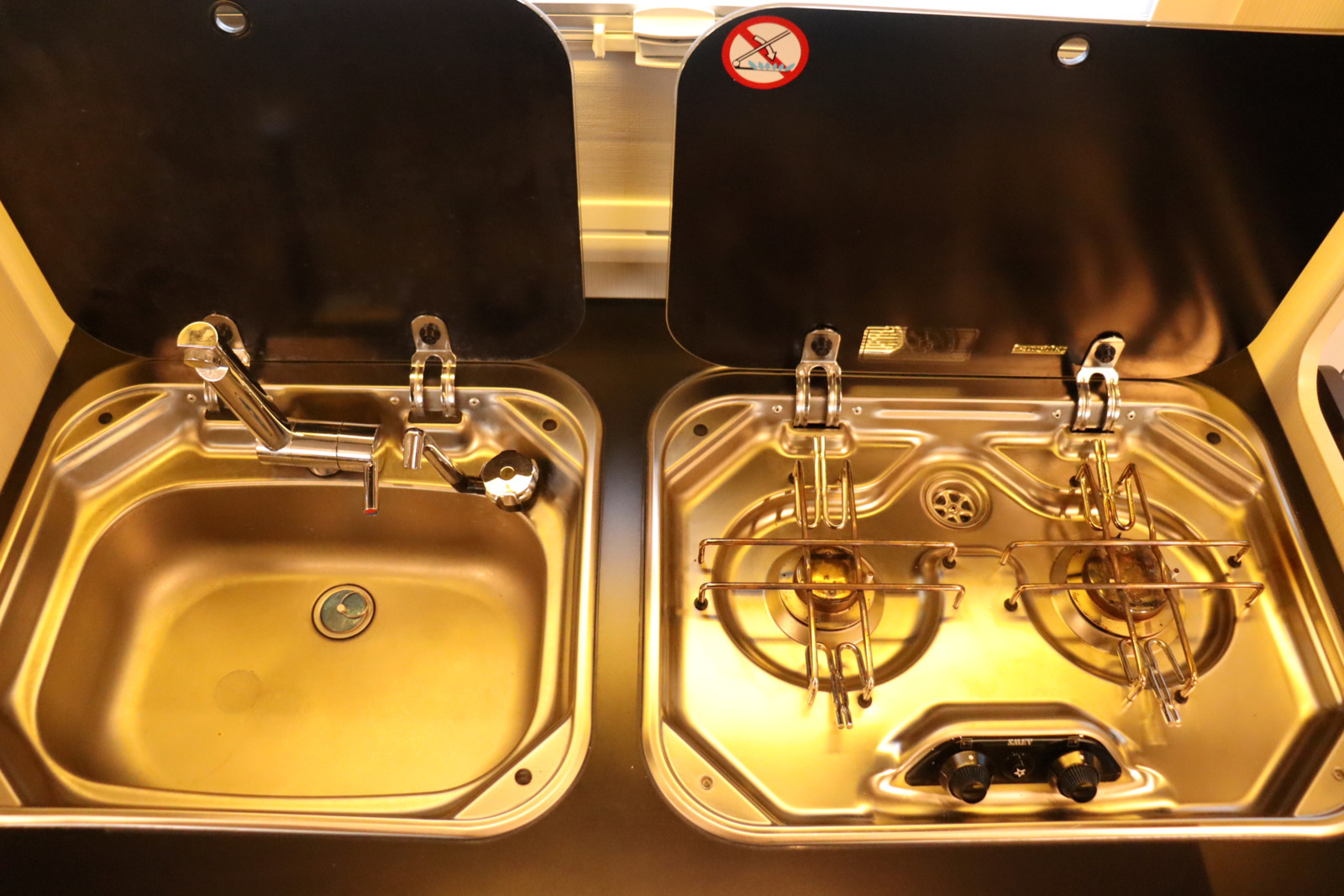 キャンピングカーキャブコン