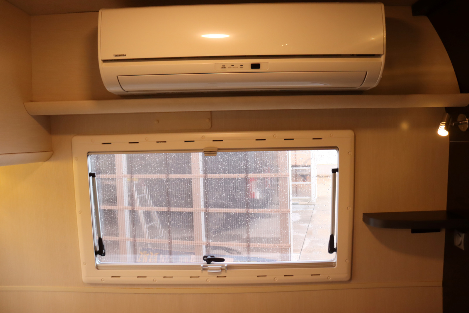 キャンピングカーキャブコン