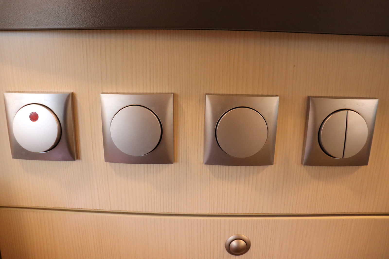 キャンピングカーキャブコン