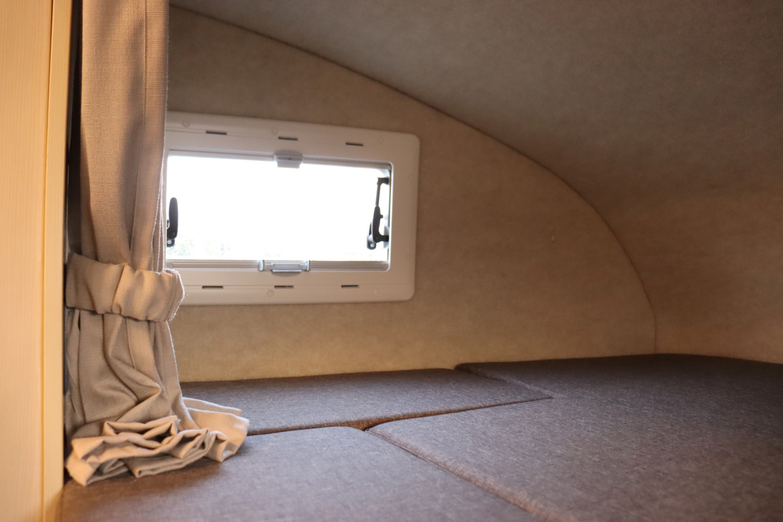 キャンピングカーキャブコン