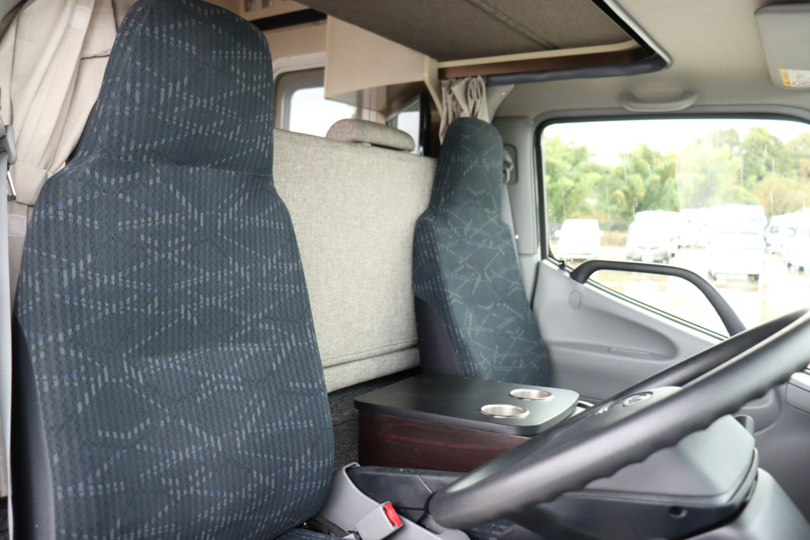 キャンピングカーキャブコン